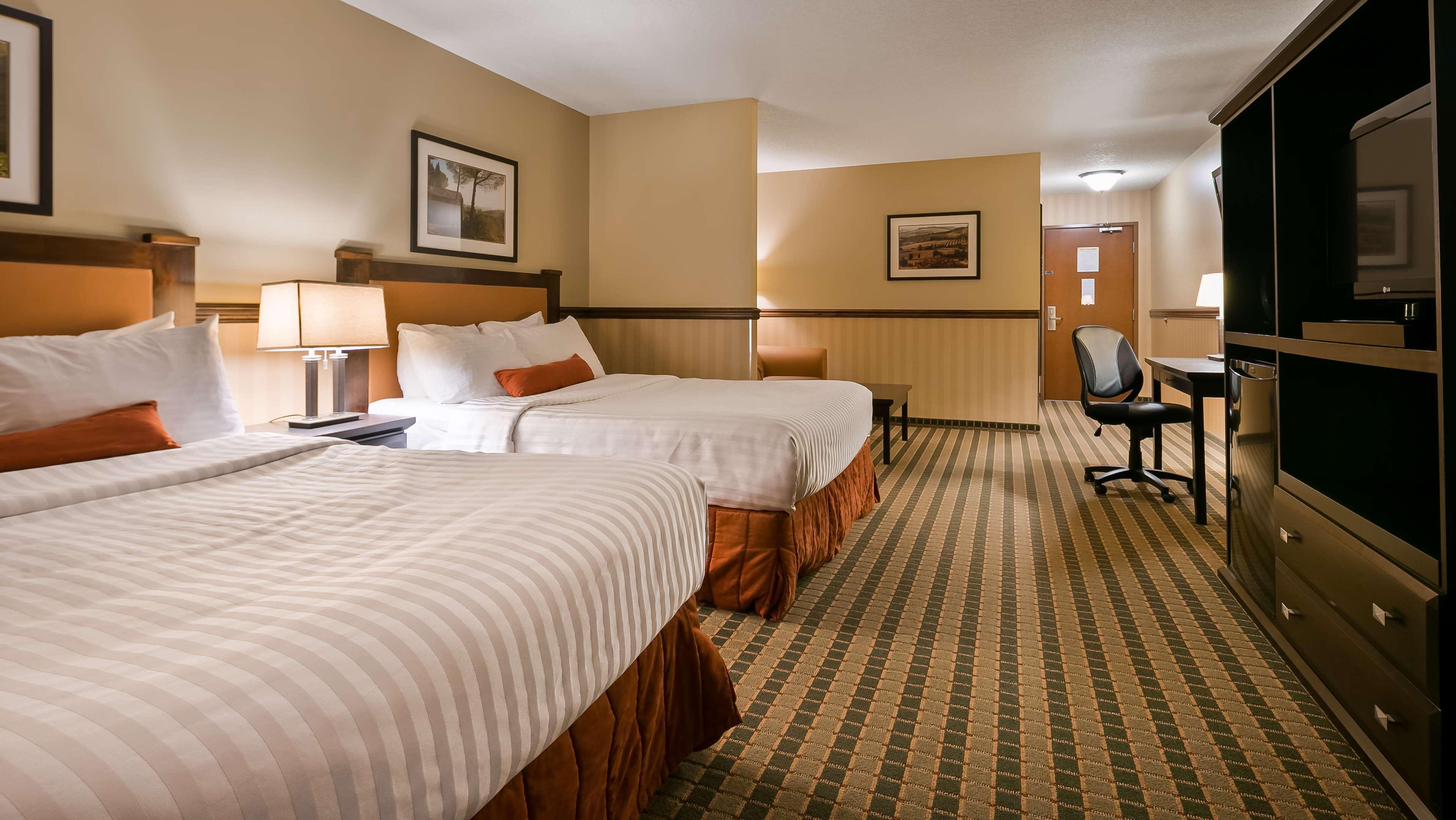 Best Western Diamond Inn Three Hills Bagian luar foto