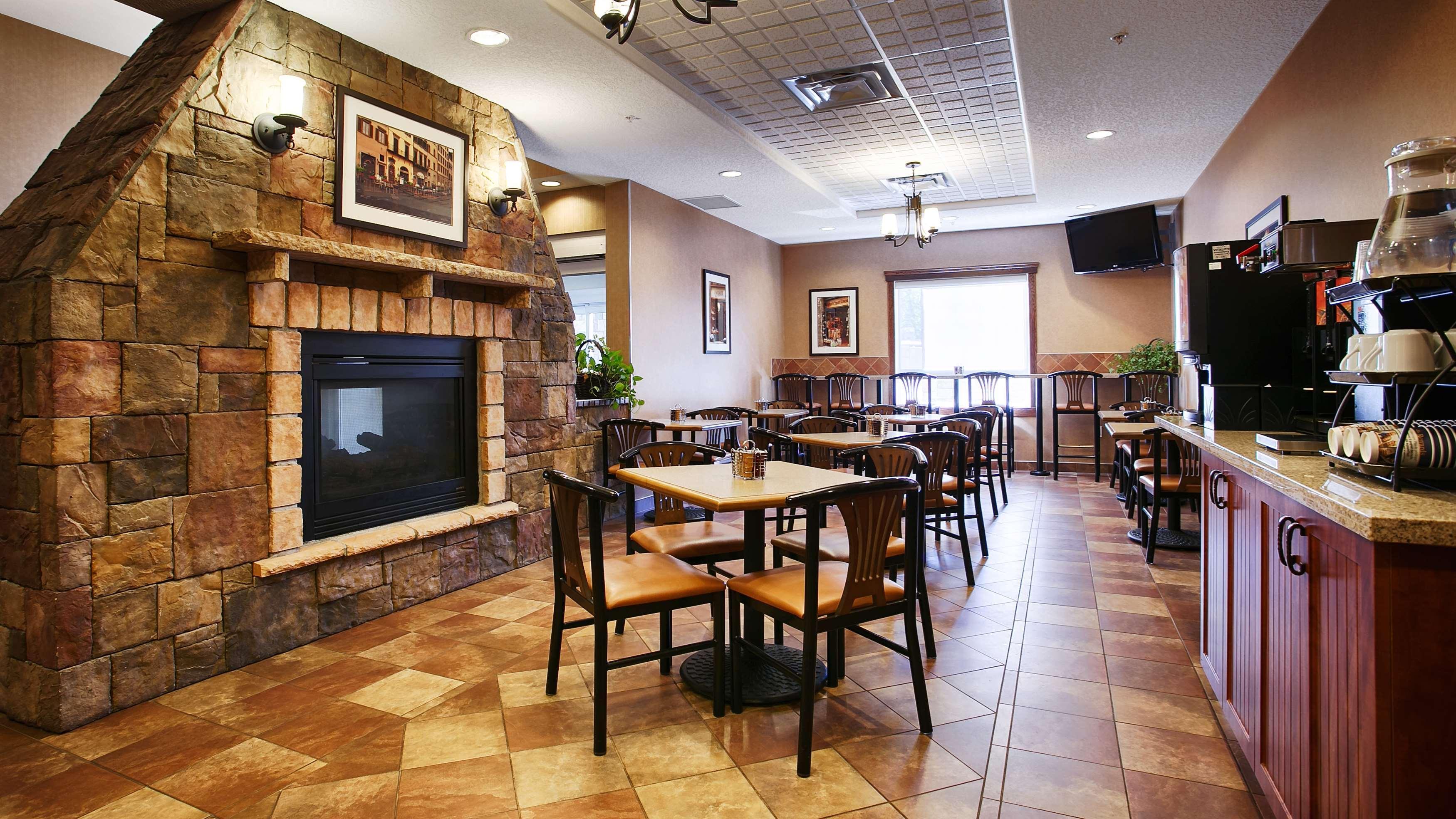 Best Western Diamond Inn Three Hills Bagian luar foto
