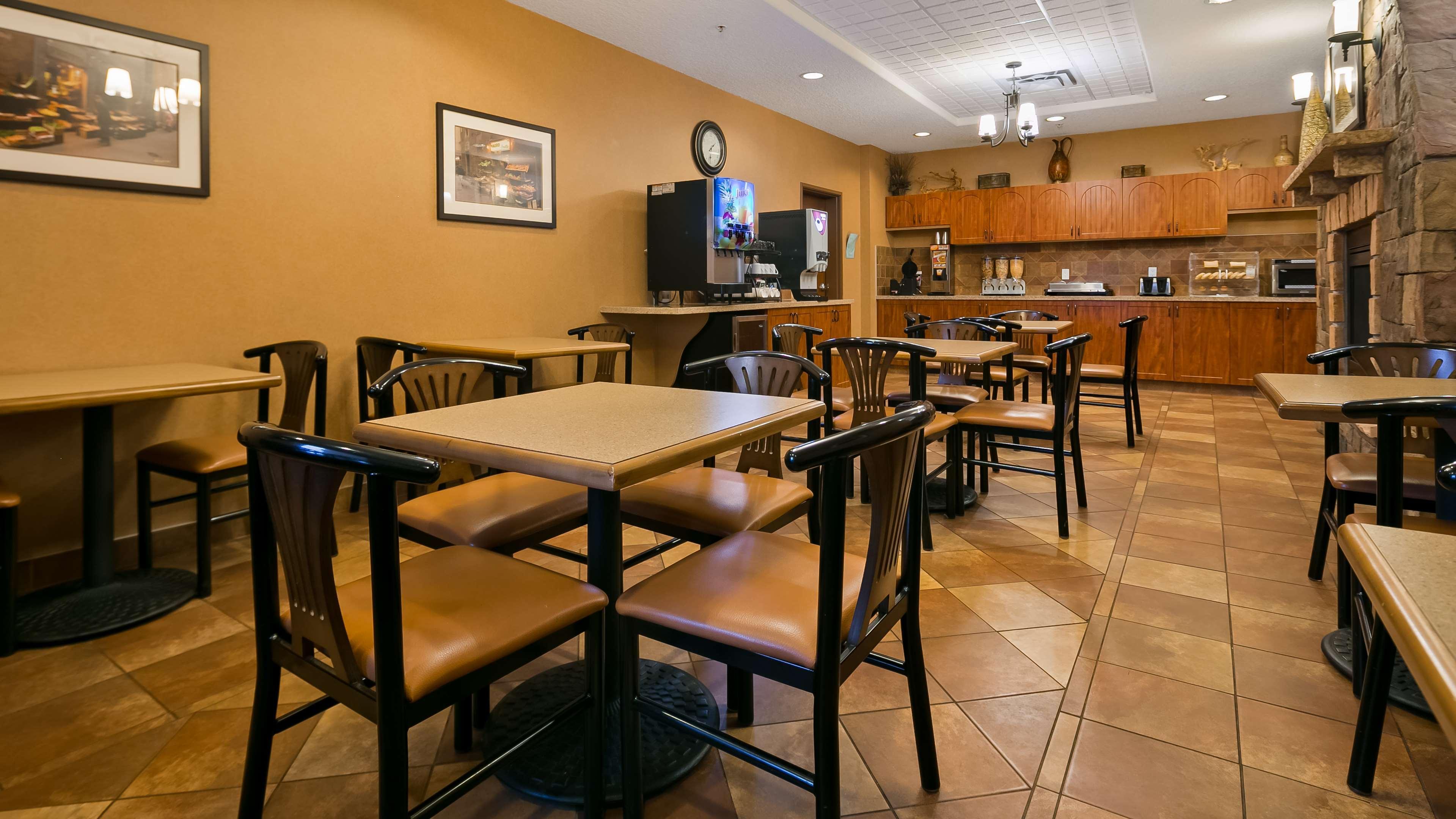 Best Western Diamond Inn Three Hills Bagian luar foto