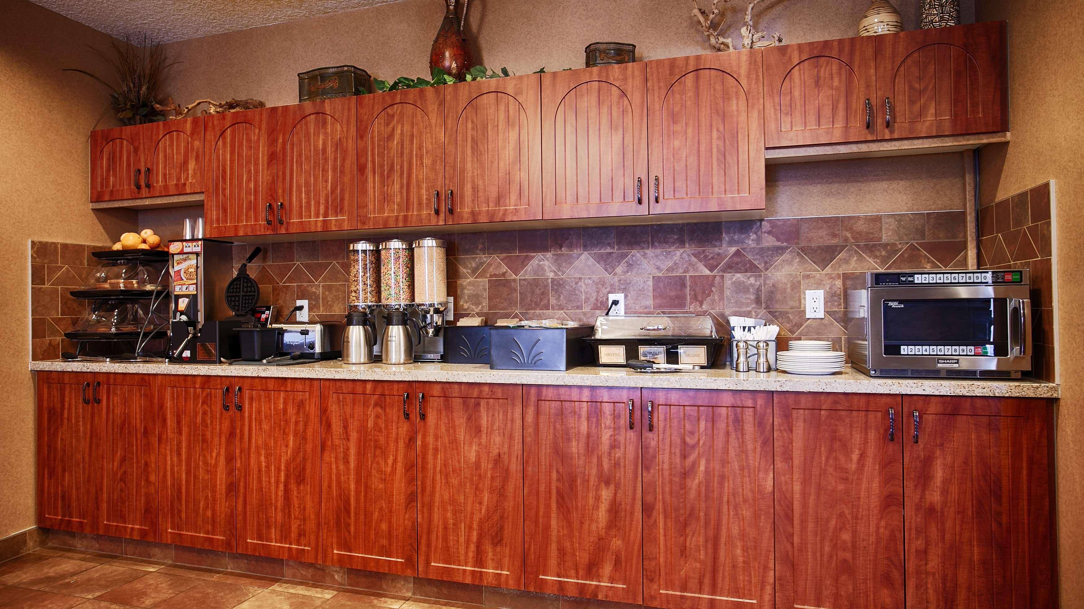 Best Western Diamond Inn Three Hills Bagian luar foto