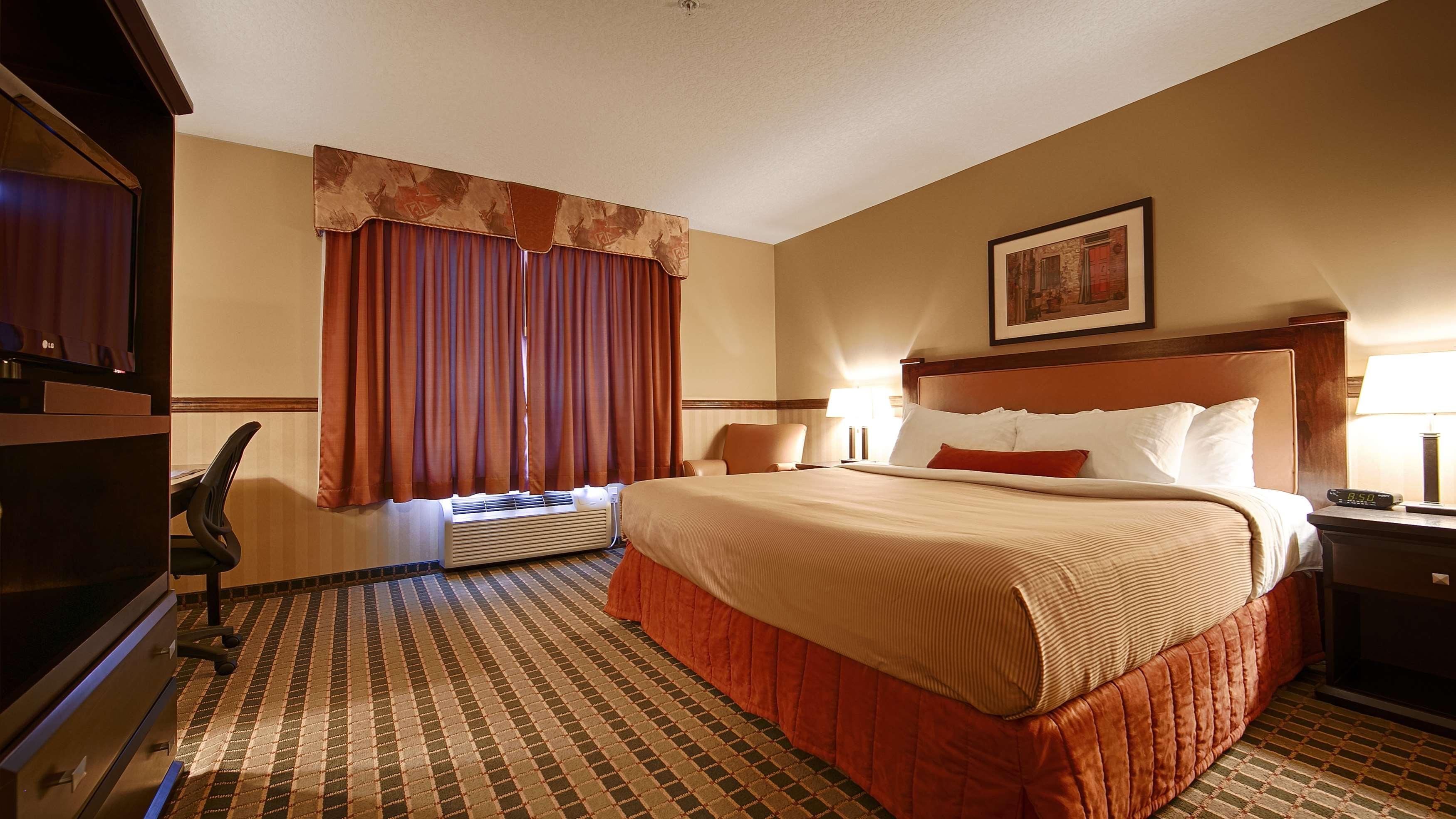 Best Western Diamond Inn Three Hills Bagian luar foto
