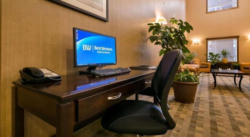 Best Western Diamond Inn Three Hills Bagian luar foto