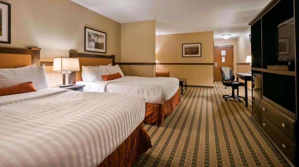 Best Western Diamond Inn Three Hills Bagian luar foto