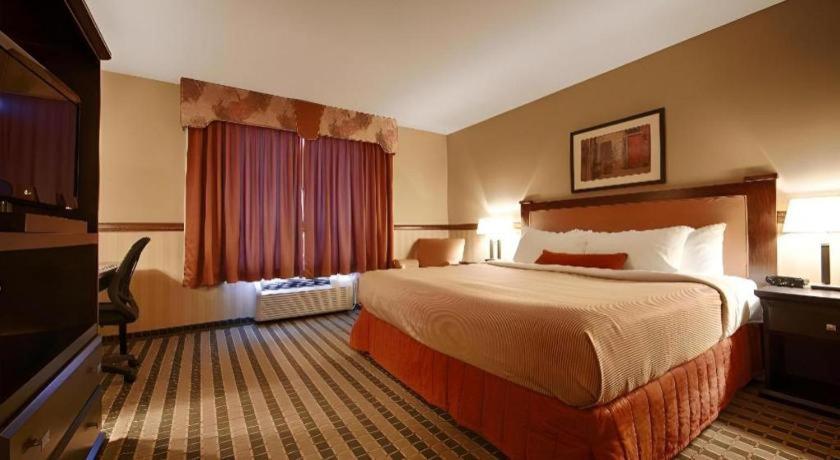 Best Western Diamond Inn Three Hills Bagian luar foto