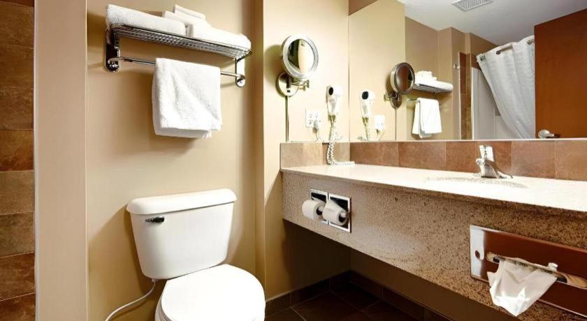 Best Western Diamond Inn Three Hills Bagian luar foto