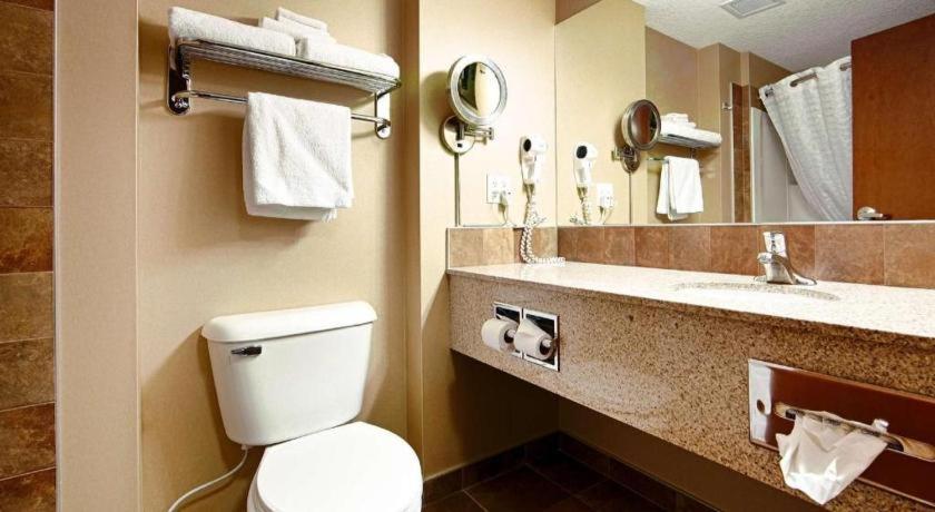 Best Western Diamond Inn Three Hills Bagian luar foto